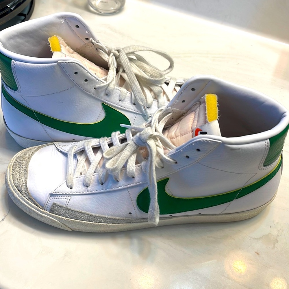 Mens Nike Blazers 13. Green swoosh with yellow outline.